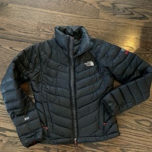 We all love North Face. Feels light weight and yet super warm.